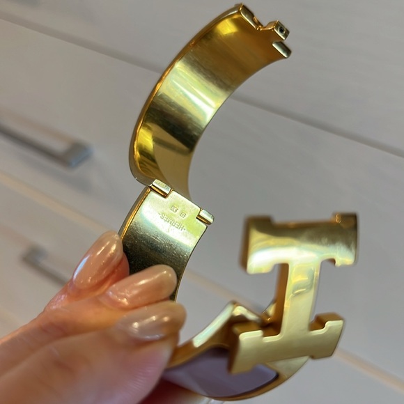 Beautiful Wide Lavender Hermes Clic Clac Bracelet- color not available anymore! - Picture 3 of 17